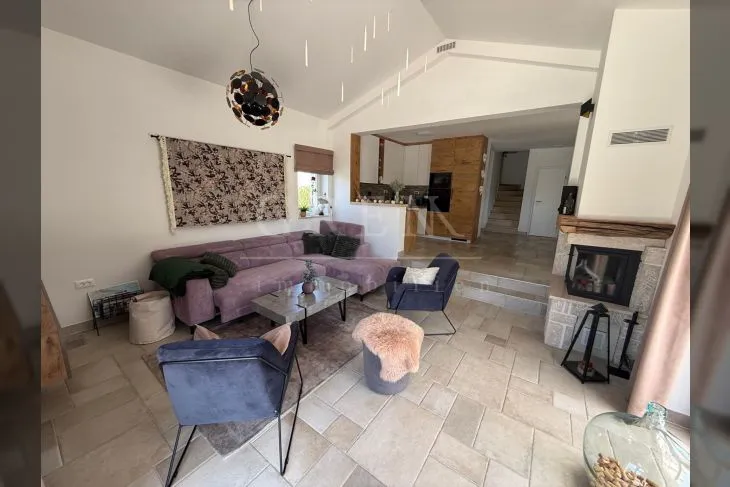 lijepa vila 500 m od centra mjesta - slika 8