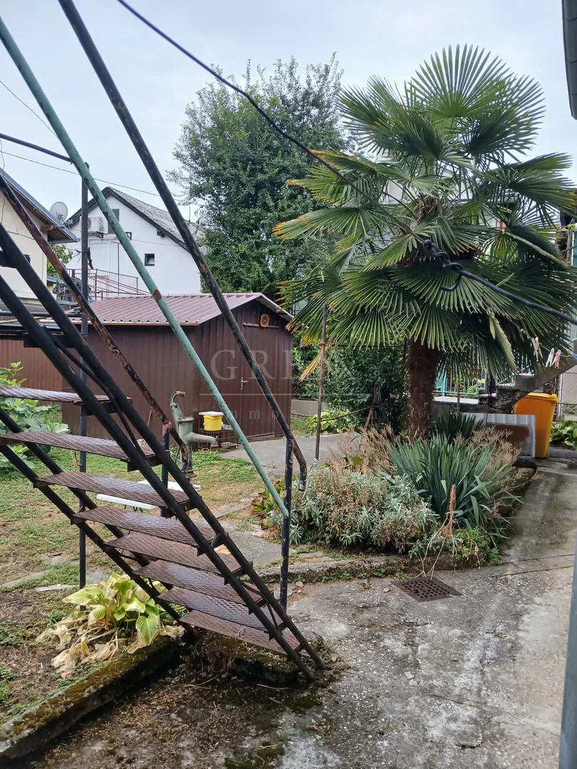 kuća zagreb dubrava, 150 m2+30 m2 dvorišni objekt - slika 2