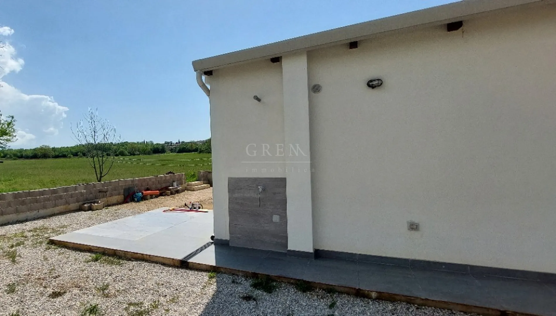 kućica sa velikim zemljištem poreština - slika 4
