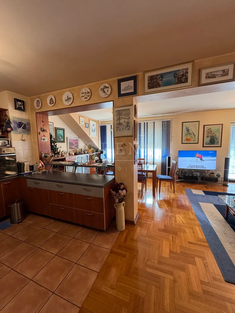 stan zagreb vrapče, 85m2 + privatna garaža 29m2, dva balkona 9m2 - slika 2