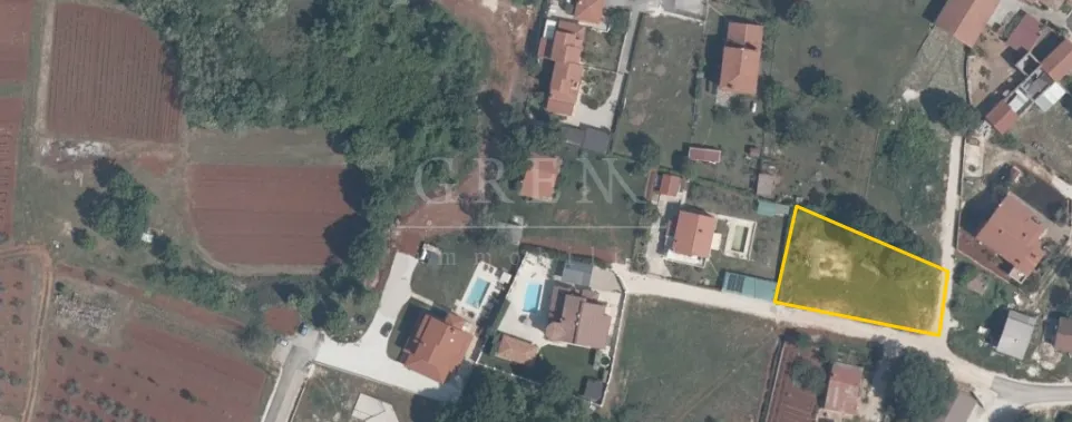 Građevinsko zemljište udaljeno 7 km. od mora i Poreča