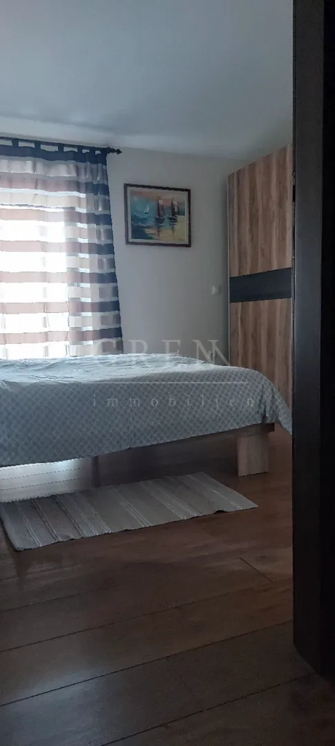 kuća sa 3 stana u centru mjesta udaljena 2000 m od mora - slika 5