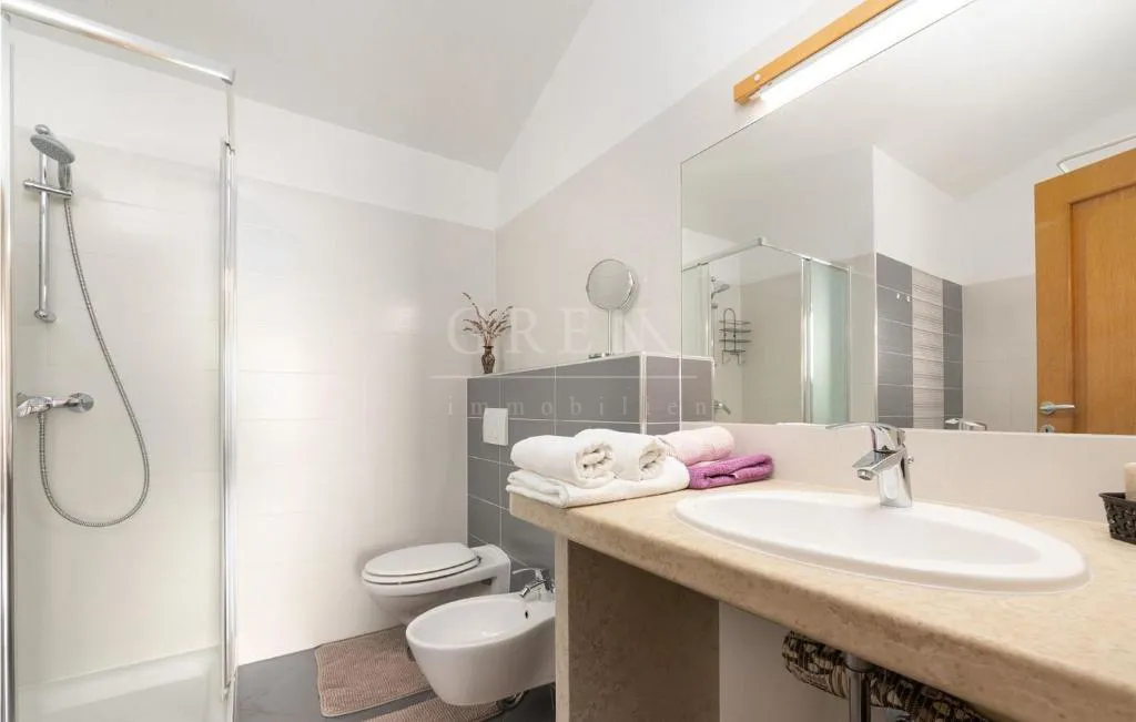 vila sa bazenom okolica višnjana, 160 m2, prodaja, prilika - slika 18
