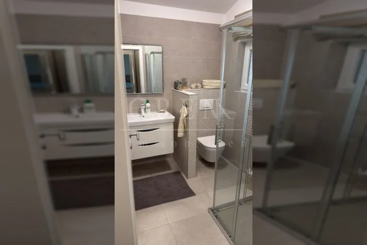 lijepa vila 500 m od centra mjesta - slika 21