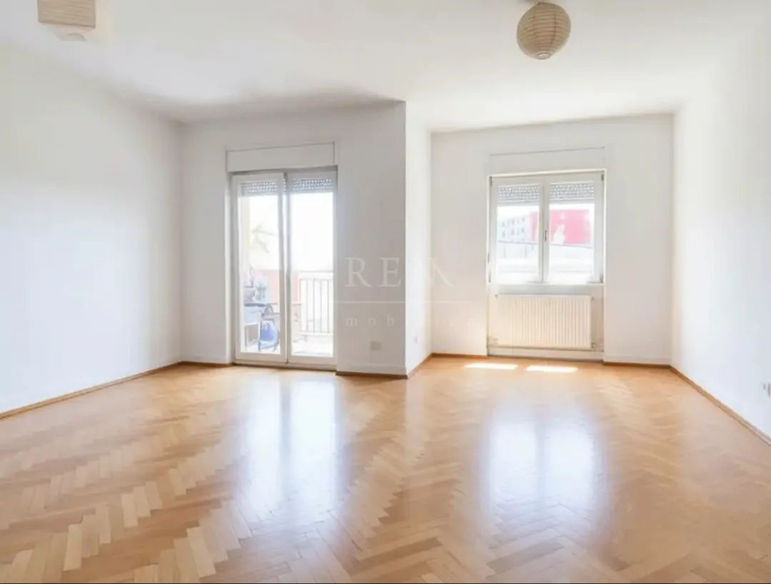 špansko – prostrani dvoetažni 4sobni stan 110 m², 2 lođe, lift - slika 3