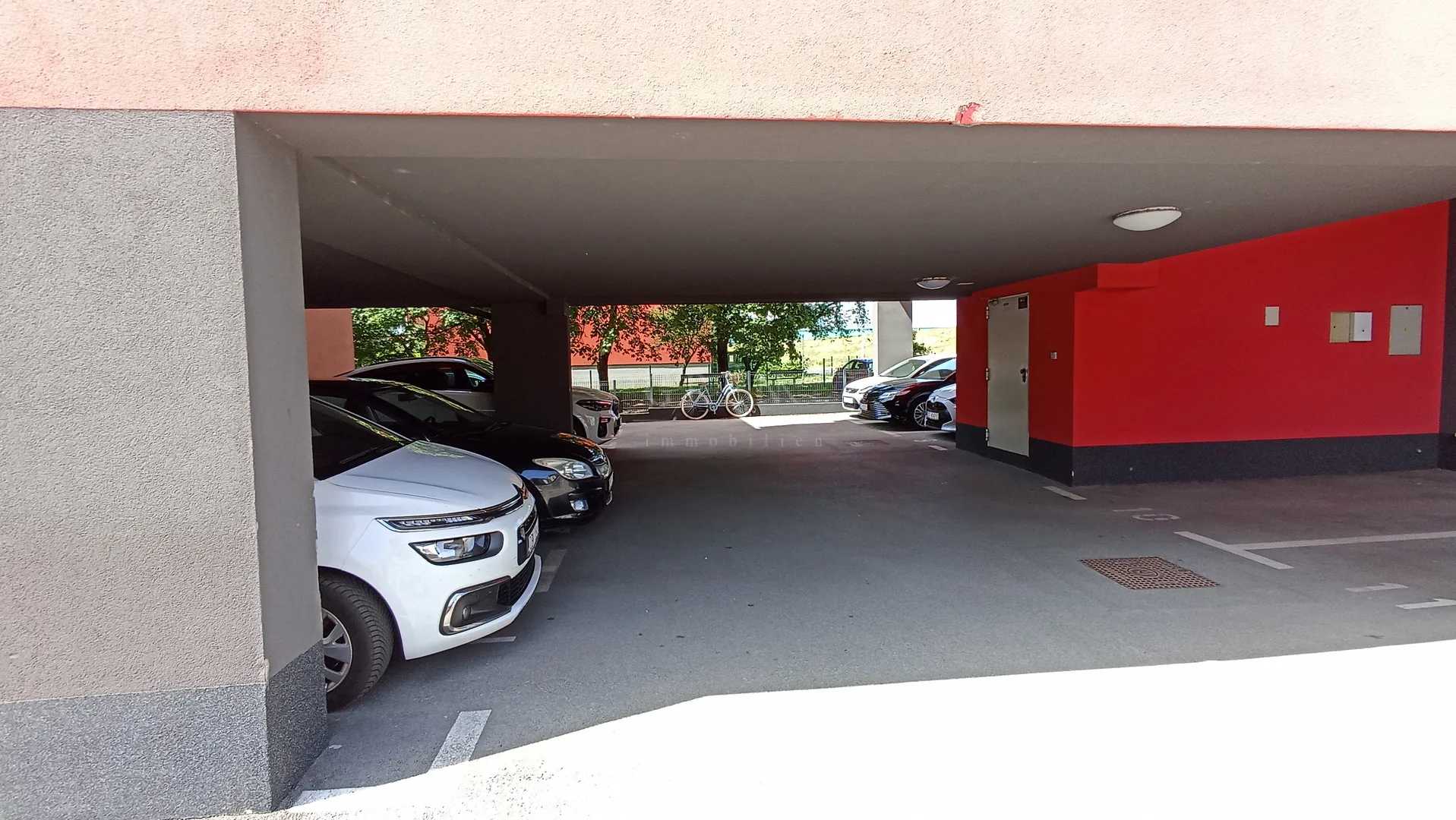 4-sobni stan kajzerica/ uz nasip/hipodrom/ parking - slika 11