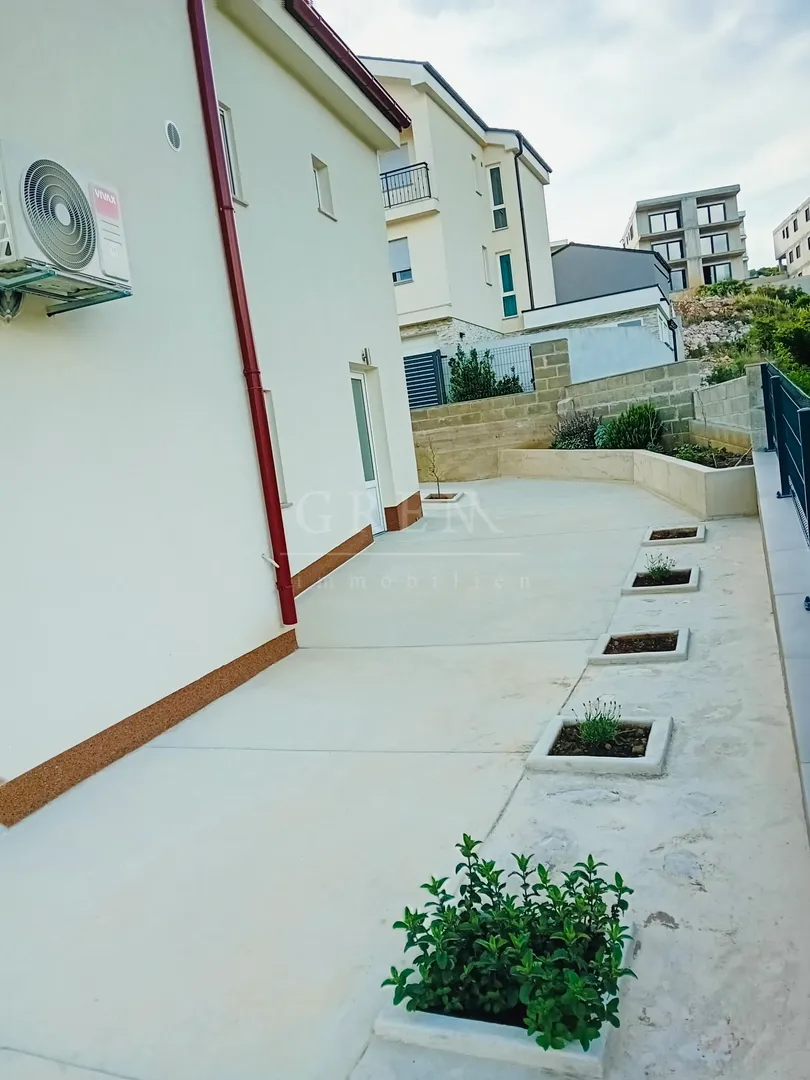 prodaja,kuća (222m2 bruto) s velikim potencijalom,novi vinodolski! - slika 8