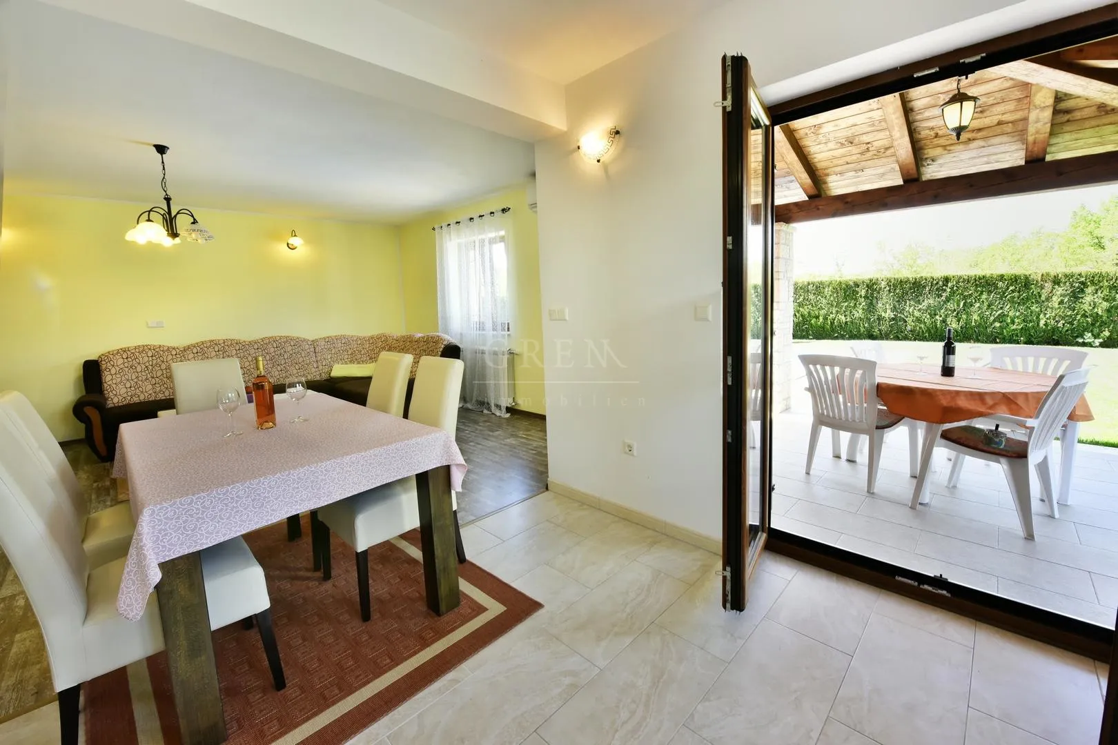 kuća sa 4 apartmana 7 km od poreča - slika 10
