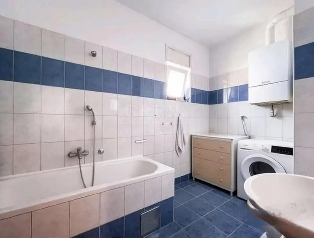 špansko – prostrani dvoetažni 4sobni stan 110 m², 2 lođe, lift - slika 10