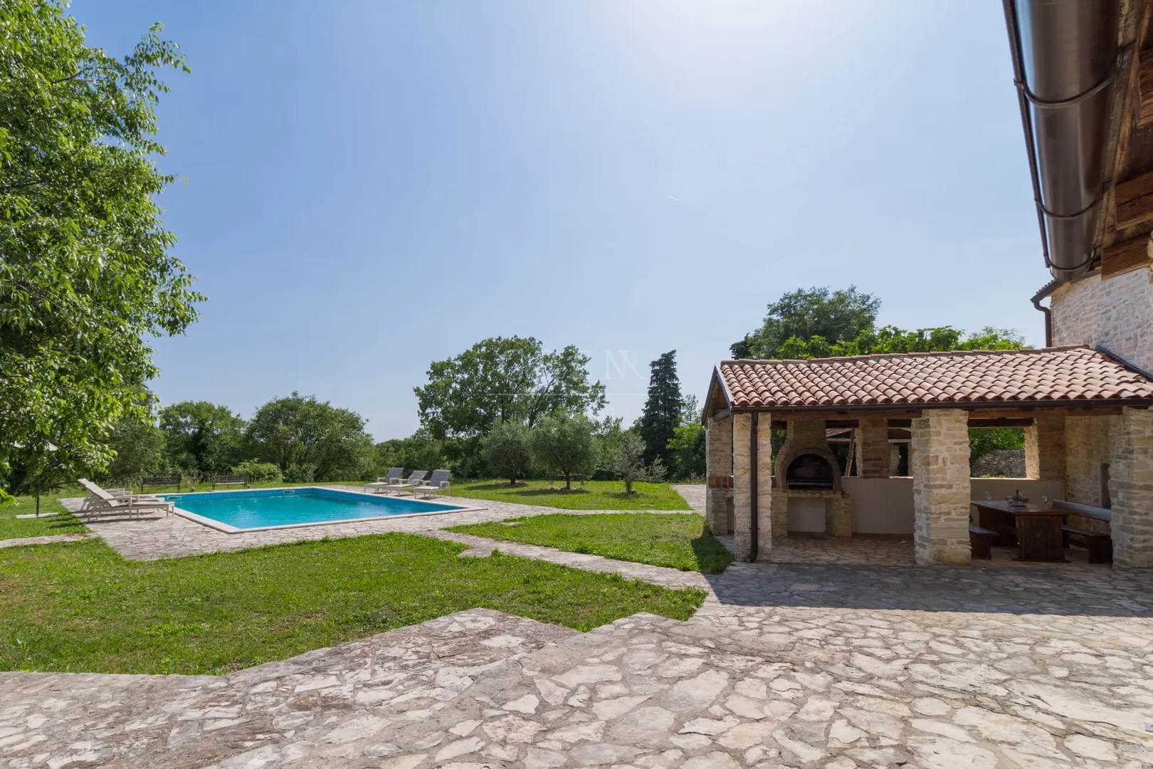 prekrasna kamena vila s bazenom – barban! - slika 3