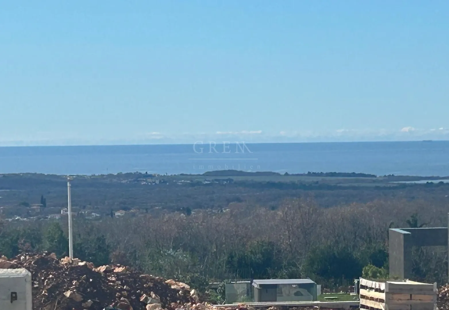 građevinsko zemljište sa pogledom na more udaljeno 8 km. od poreča - slika 4