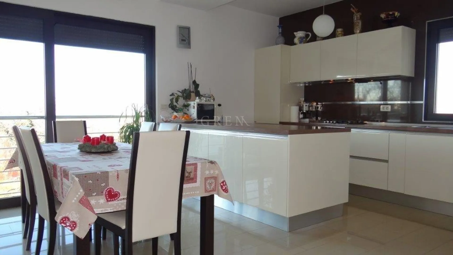 kuća sa 2 stana, pogled more, 379 m2, prodaja - slika 8