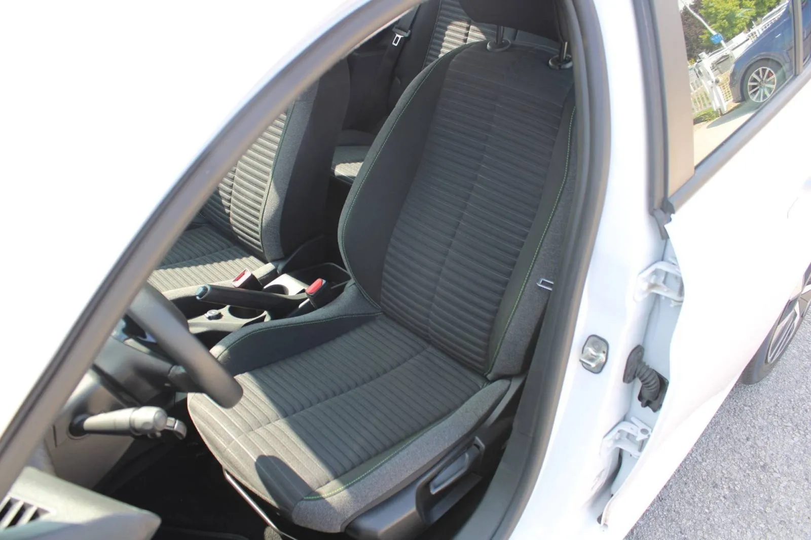 peugeot 208 1.2 puretech - slika 14