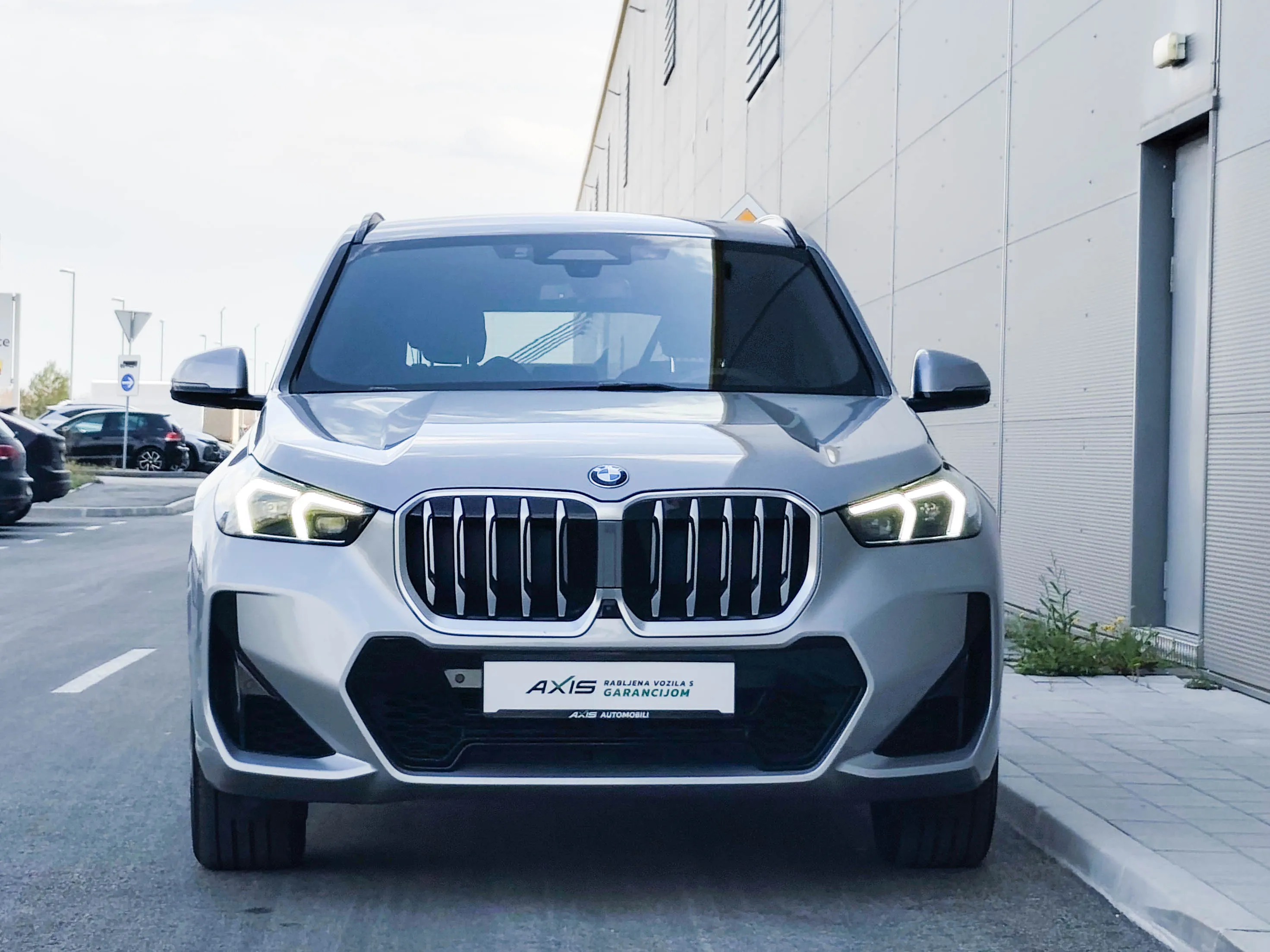 bmw x1 xdrive23i m paket |head up |kuka |18''alu |driving assist pro - slika 16