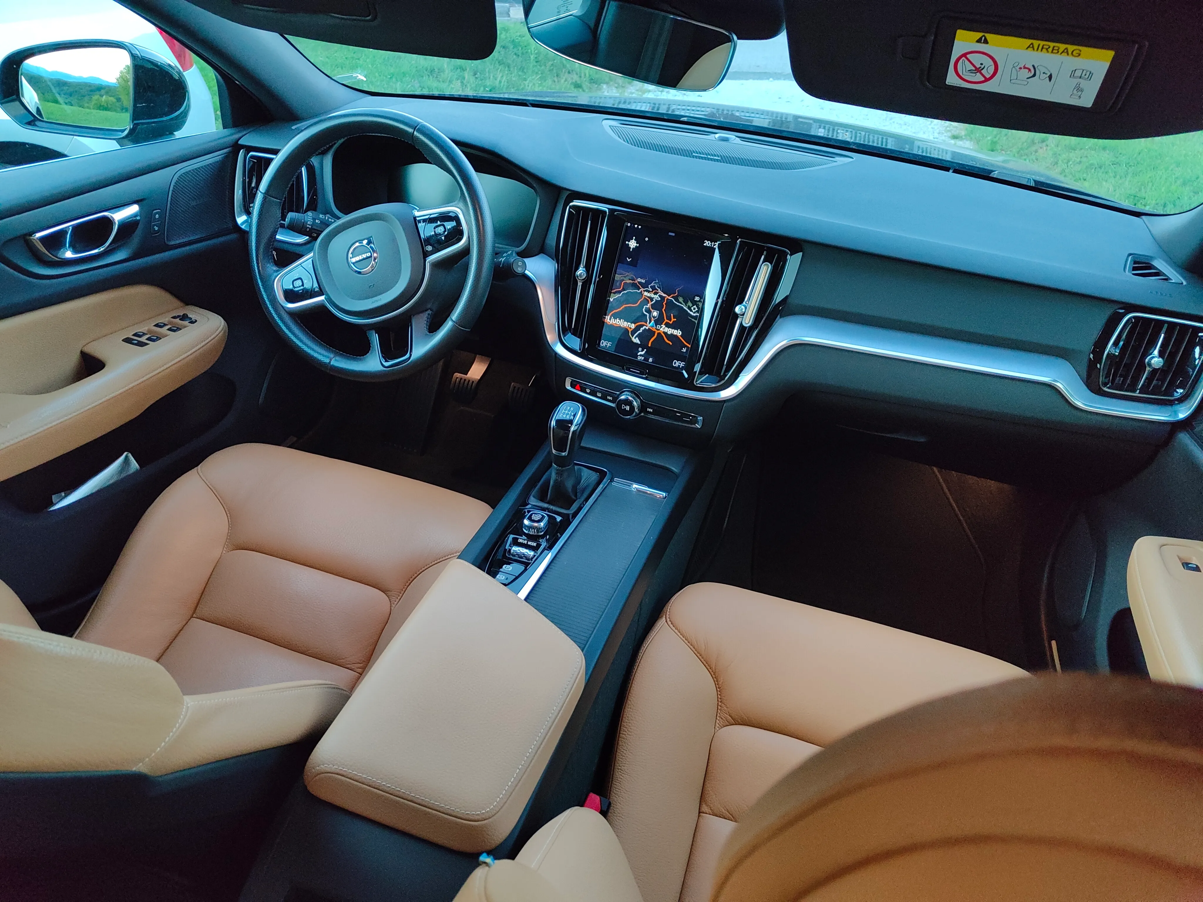 volvo v60 d3 (150 ks), 2019. harman kardon - slika 19