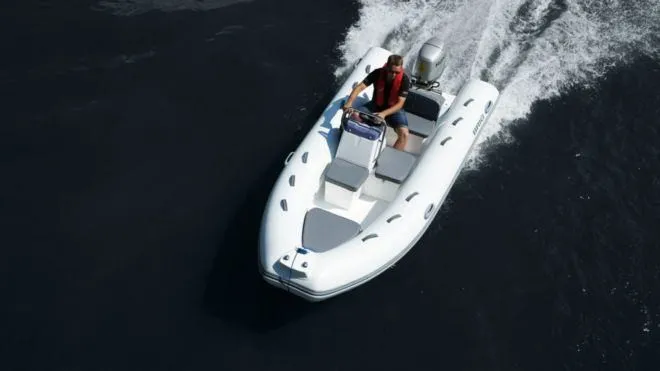 gumenjak brig falcon tender 420 t - slika 4