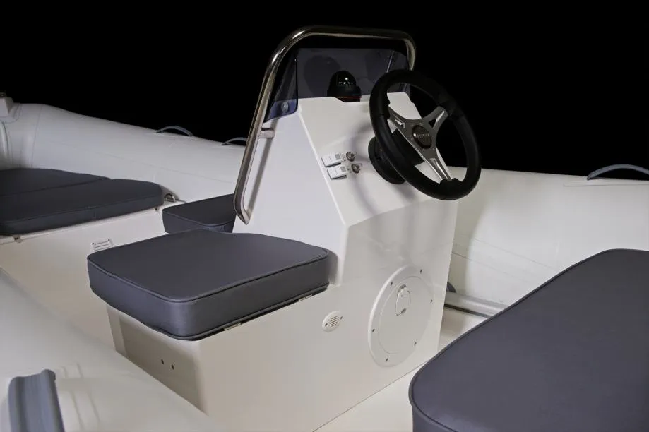 gumenjak brig falcon tender f480t - slika 5