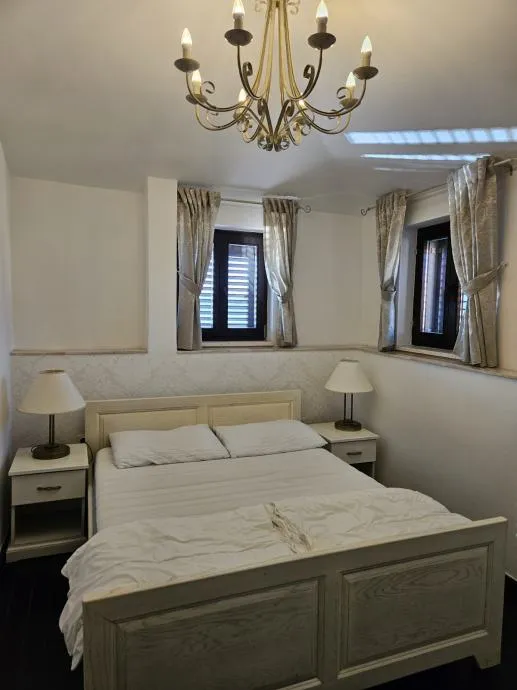 dugoročno! dvosoban stan: kaštel stari, 65.00 m2 (iznajmljivanje) - slika 2