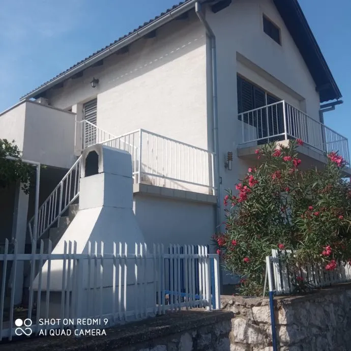 !!kuća s dvorištem,staro selo: murter, 105.00 m2 (prodaja) - slika 3