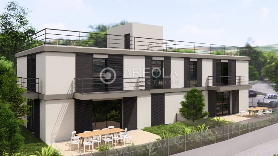 SOLIN - Poslovni prostor u stambenoj zgradi, 75,98 m² + vrt 97,03 m²