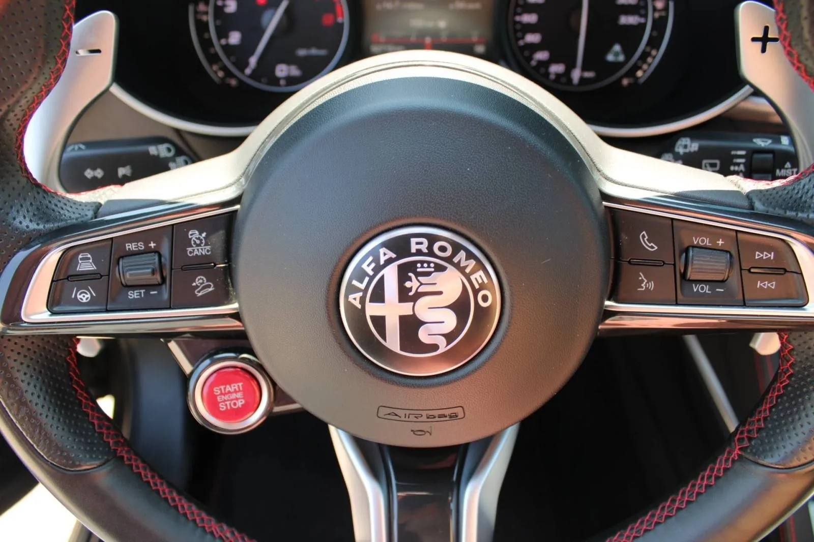 alfa romeo stelvio 2.9 v6 q4 quadrifoglio *panorama, harman kardon, ka - slika 20