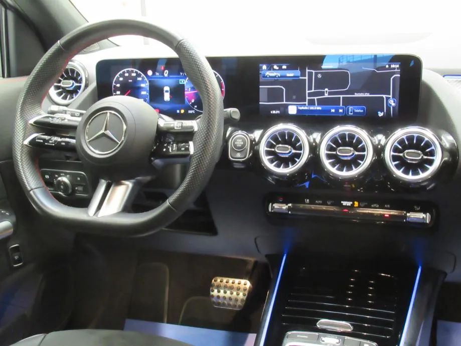 mercedes-benz gla 200 d amg line - slika 13