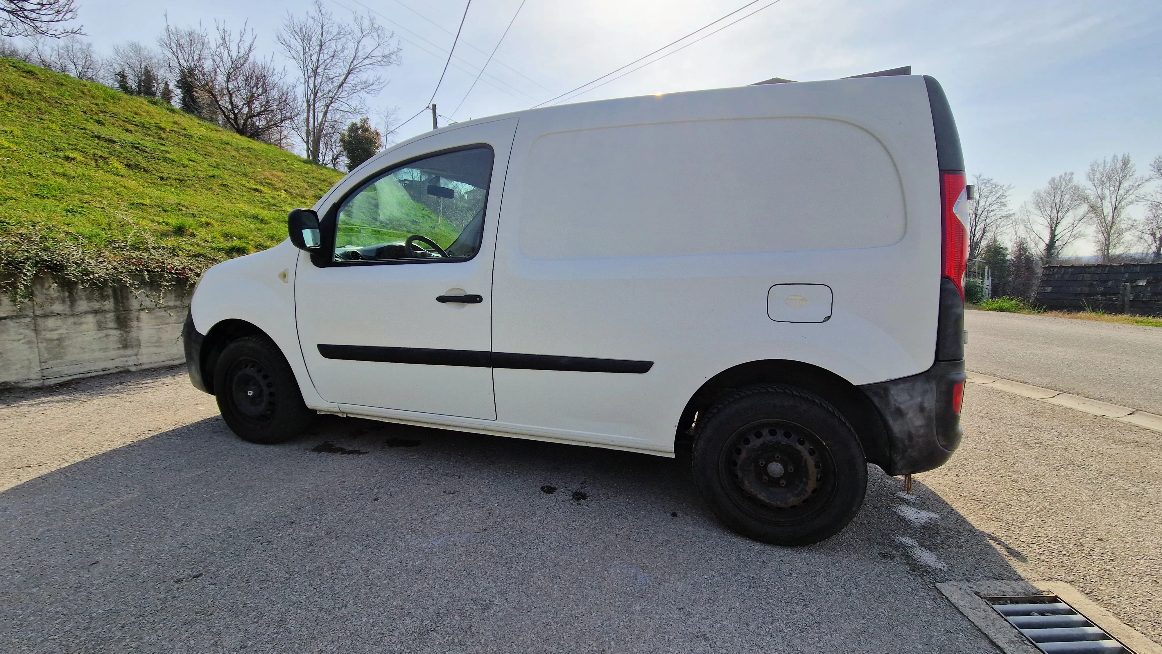 renault kangoo 1.5 dci - malo oštećen ali potpuno funkcionalan - slika 8
