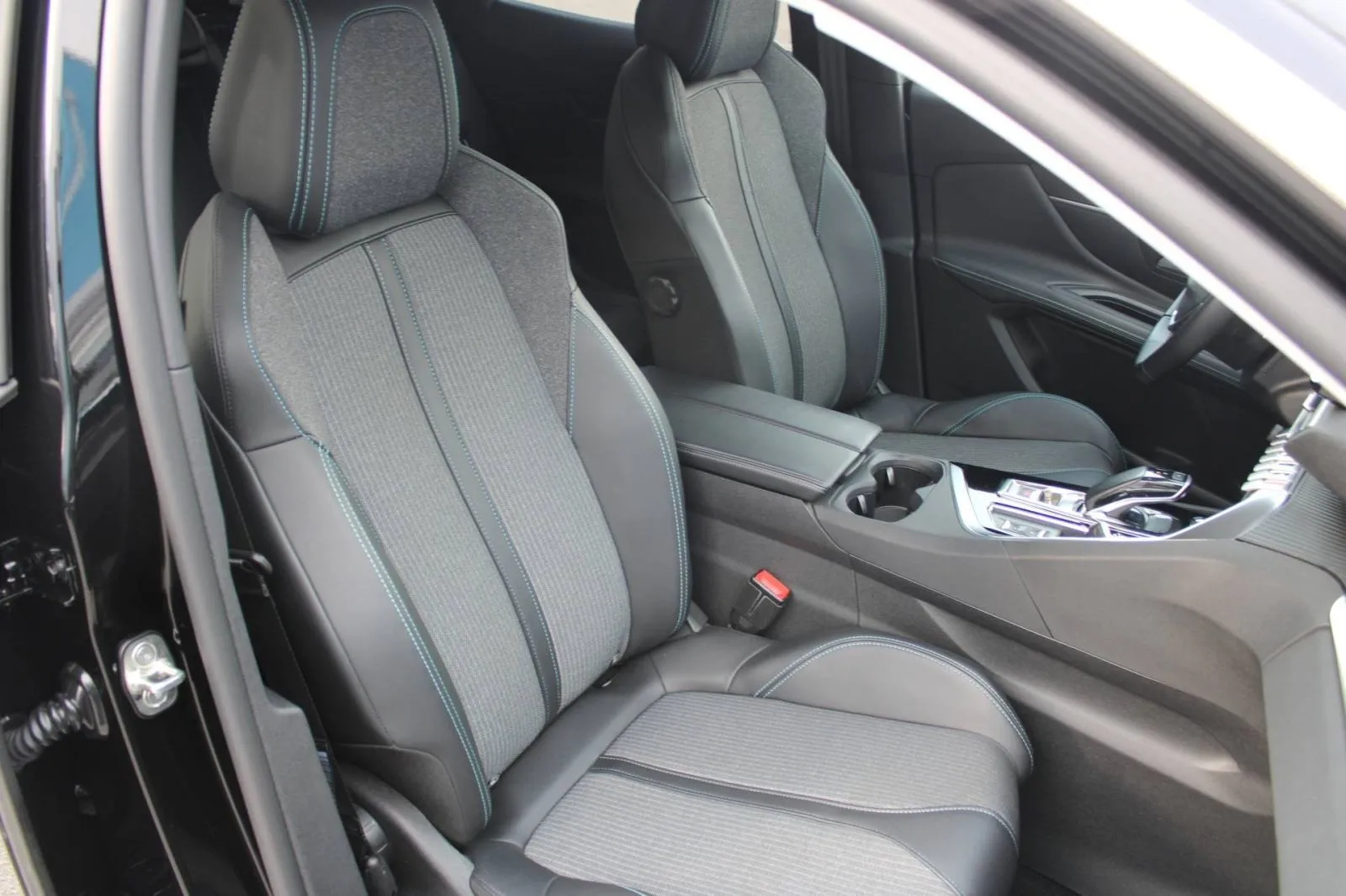peugeot 3008 phev 225 allure automatik *led, navigacija, kamera* - slika 14