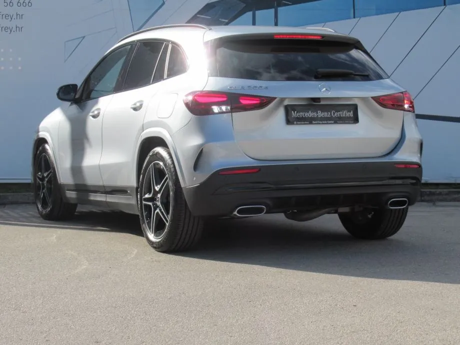 mercedes-benz gla 200 d amg line/night/panorama/keyless/memory - slika 8