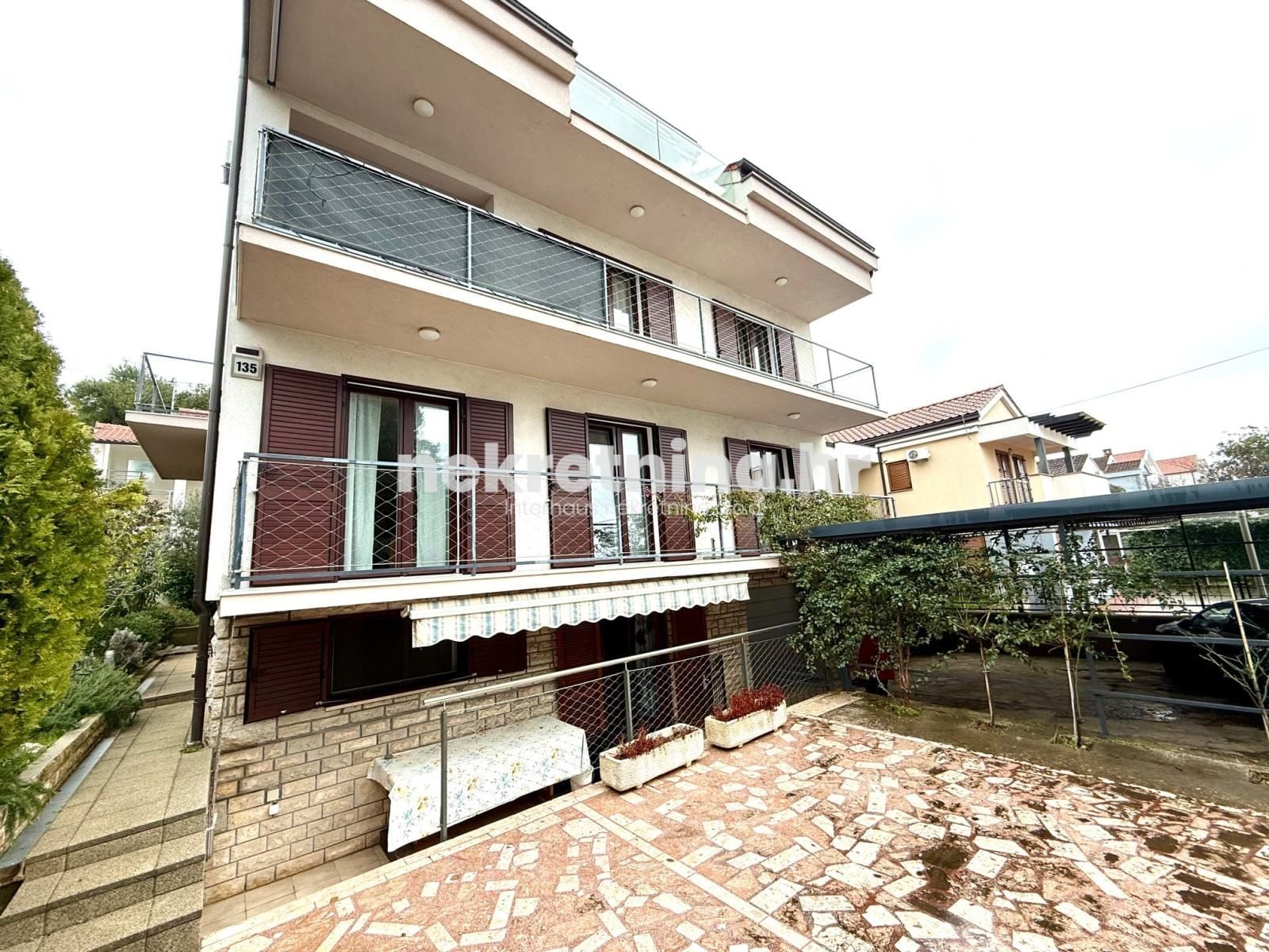 Prodaja – Kuća – Sv. Filip i Jakov – 405m2 – 4 apartmana - Sveti Filip i Jakov