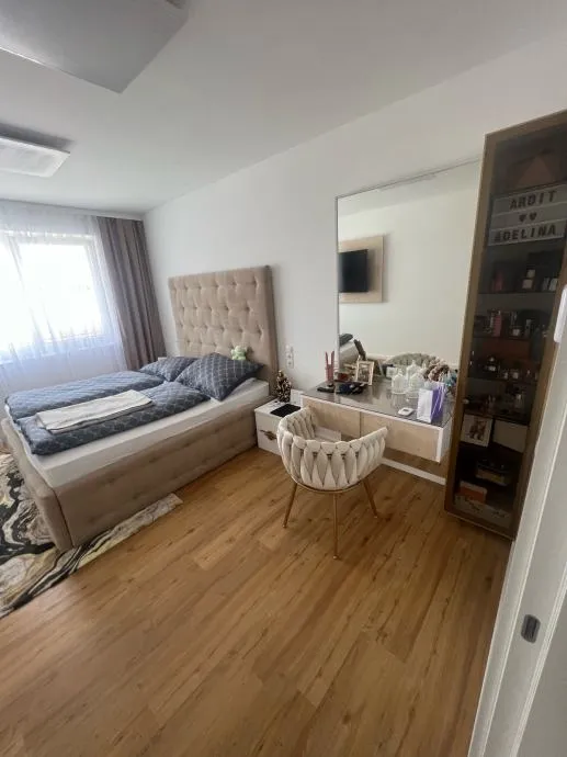 Komoda za šminkanje sa ogledalom - Dugo Selo