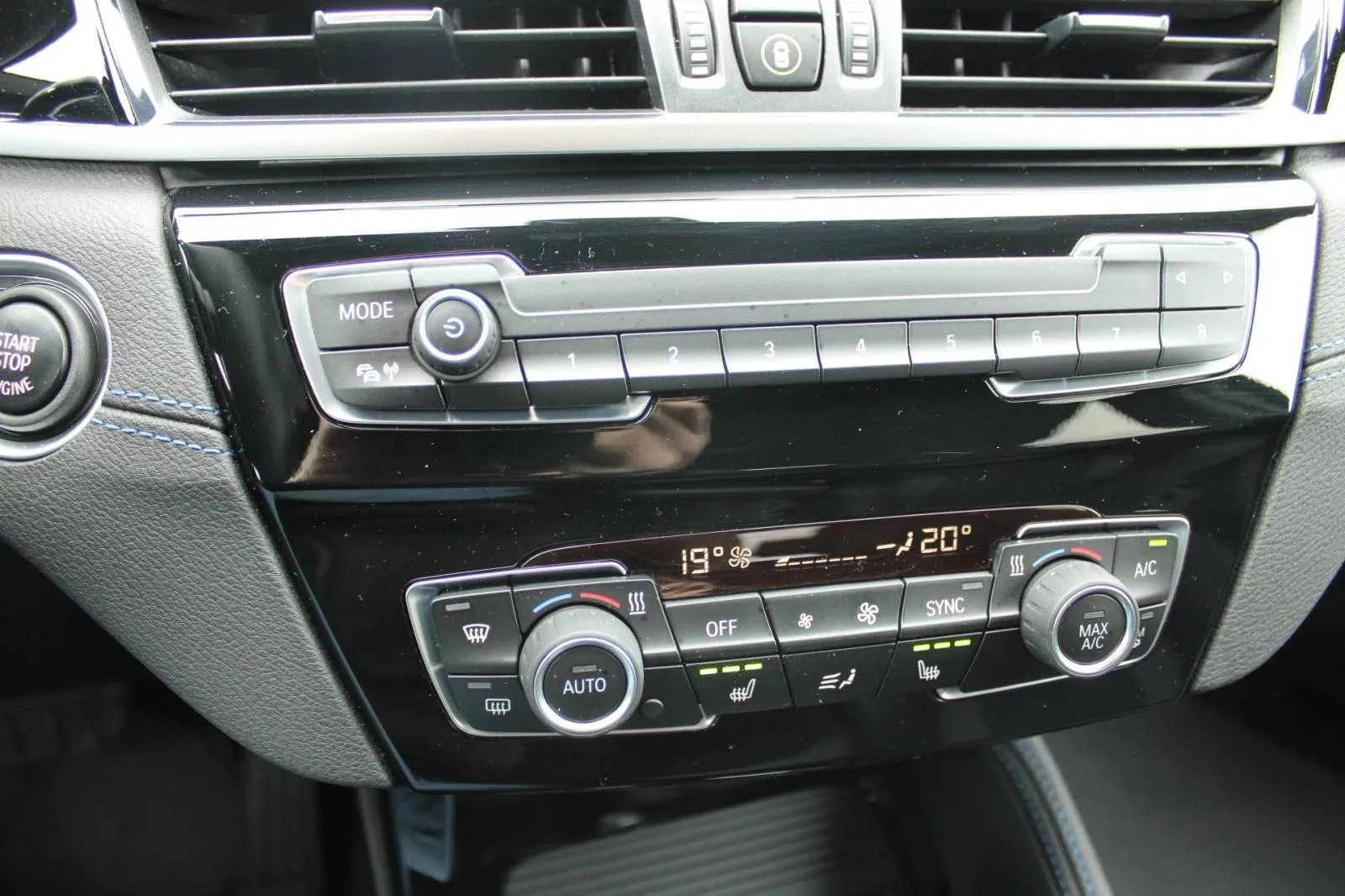 bmw x1 20d xdrive m paket automatik *led, navigacija* - slika 14