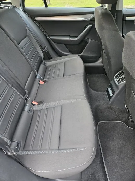 škoda octavia combi 1,6 tdi dsg - slika 14
