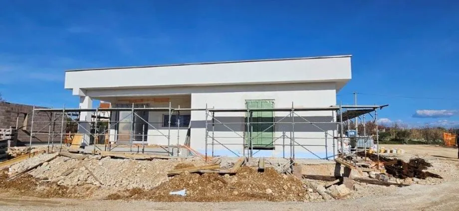 POREČ-KUĆA PRIZEMNICA SA BAZENOM (prodaja)