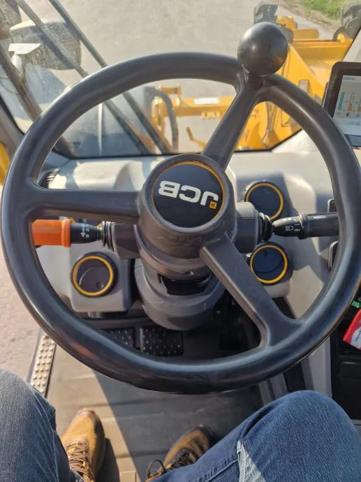 teleskopski utovarivač jcb - slika 7