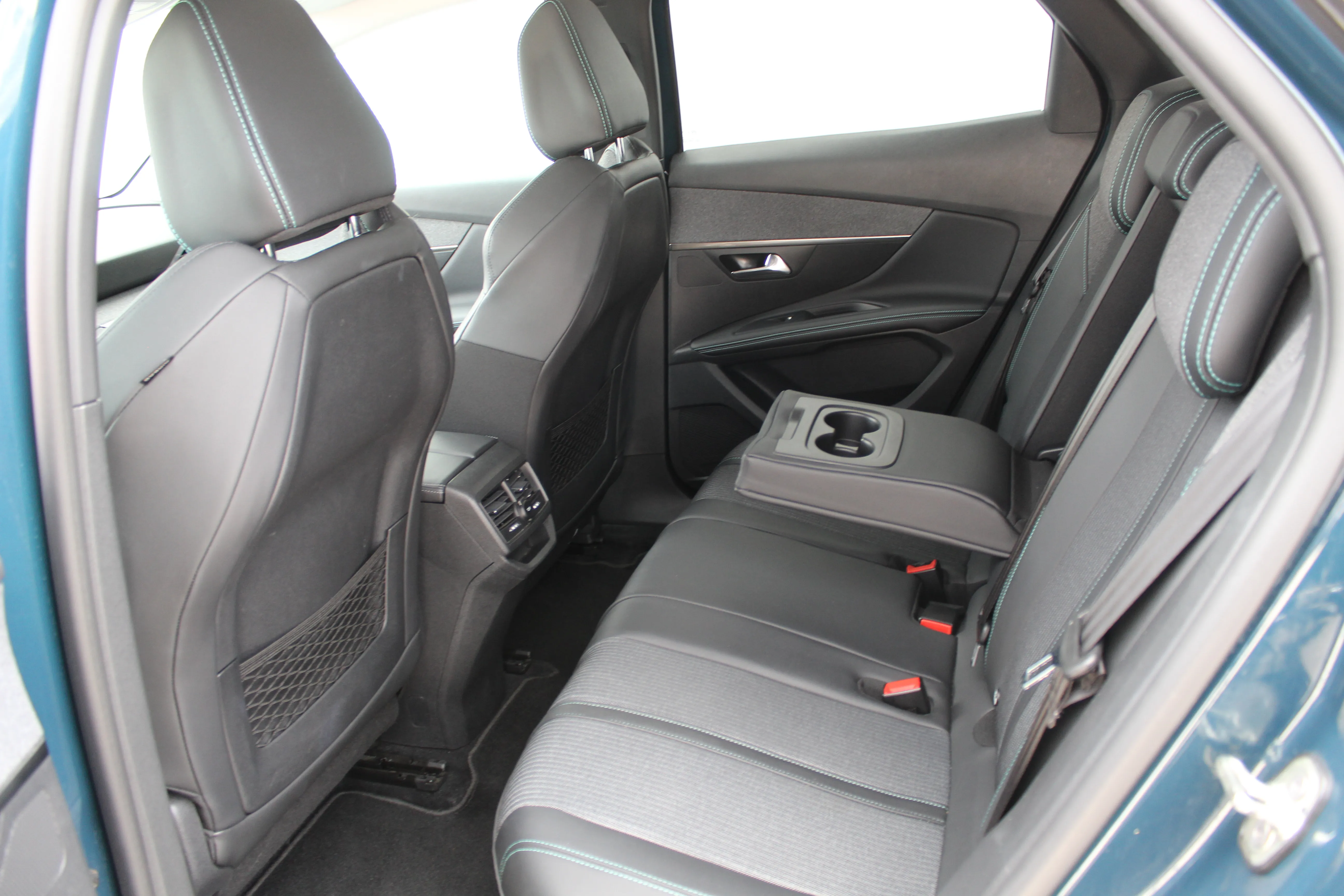 13175 peugeot 3008 1,2 puretech 130 s&s allure - slika 11
