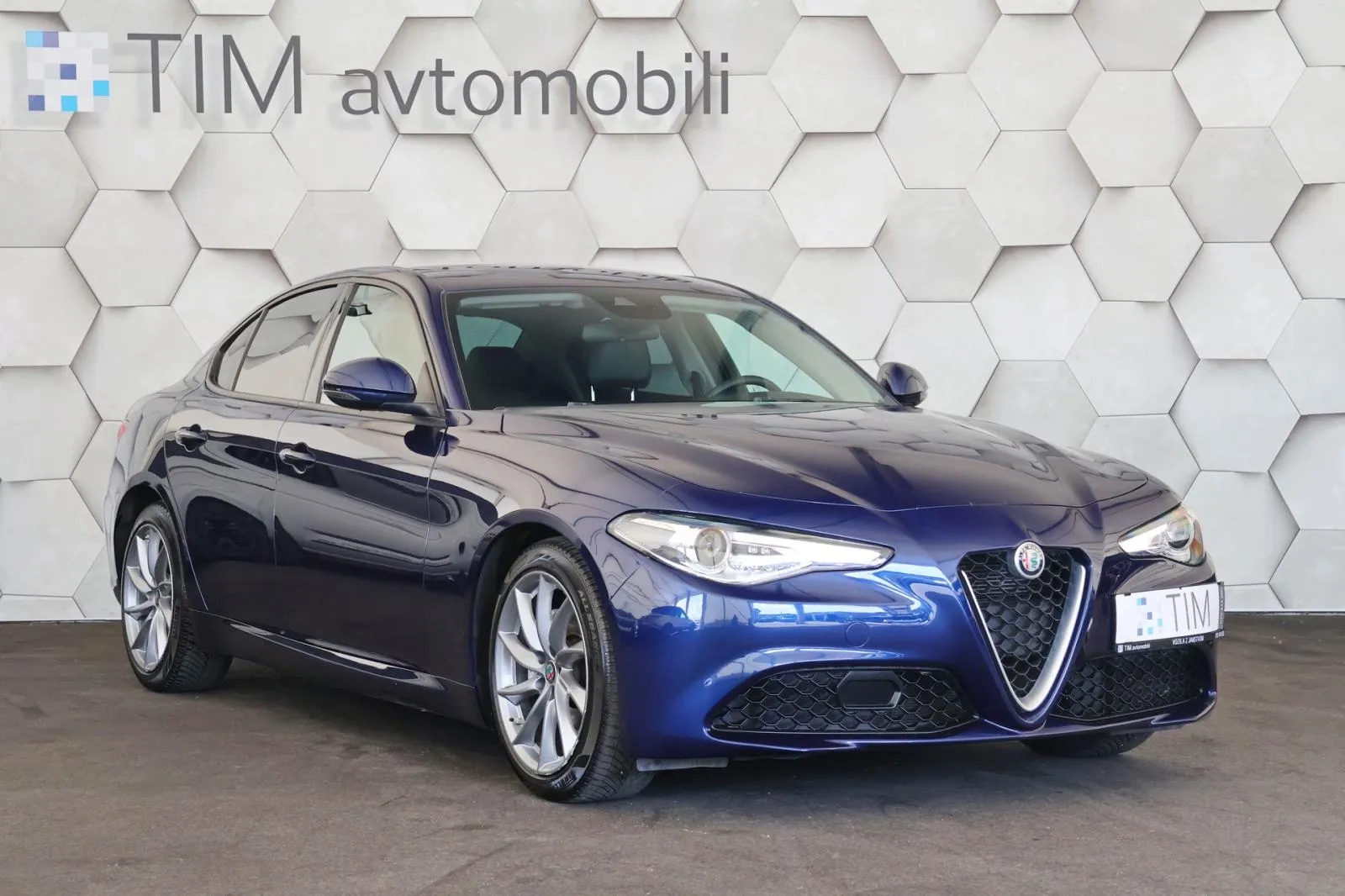alfa romeo giulia 2.2jtdm at8 super 160km led+biksenon navi - slika 2