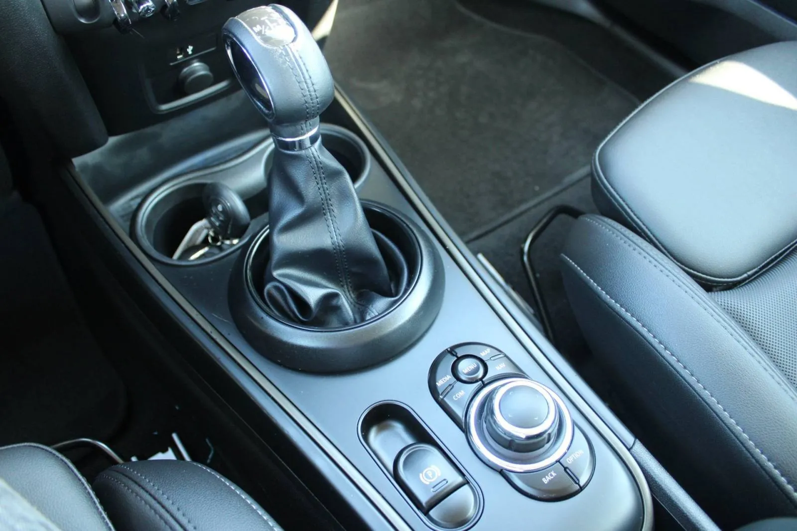 mini countryman se all4 automatik *led, navigacija, kamera* - slika 18