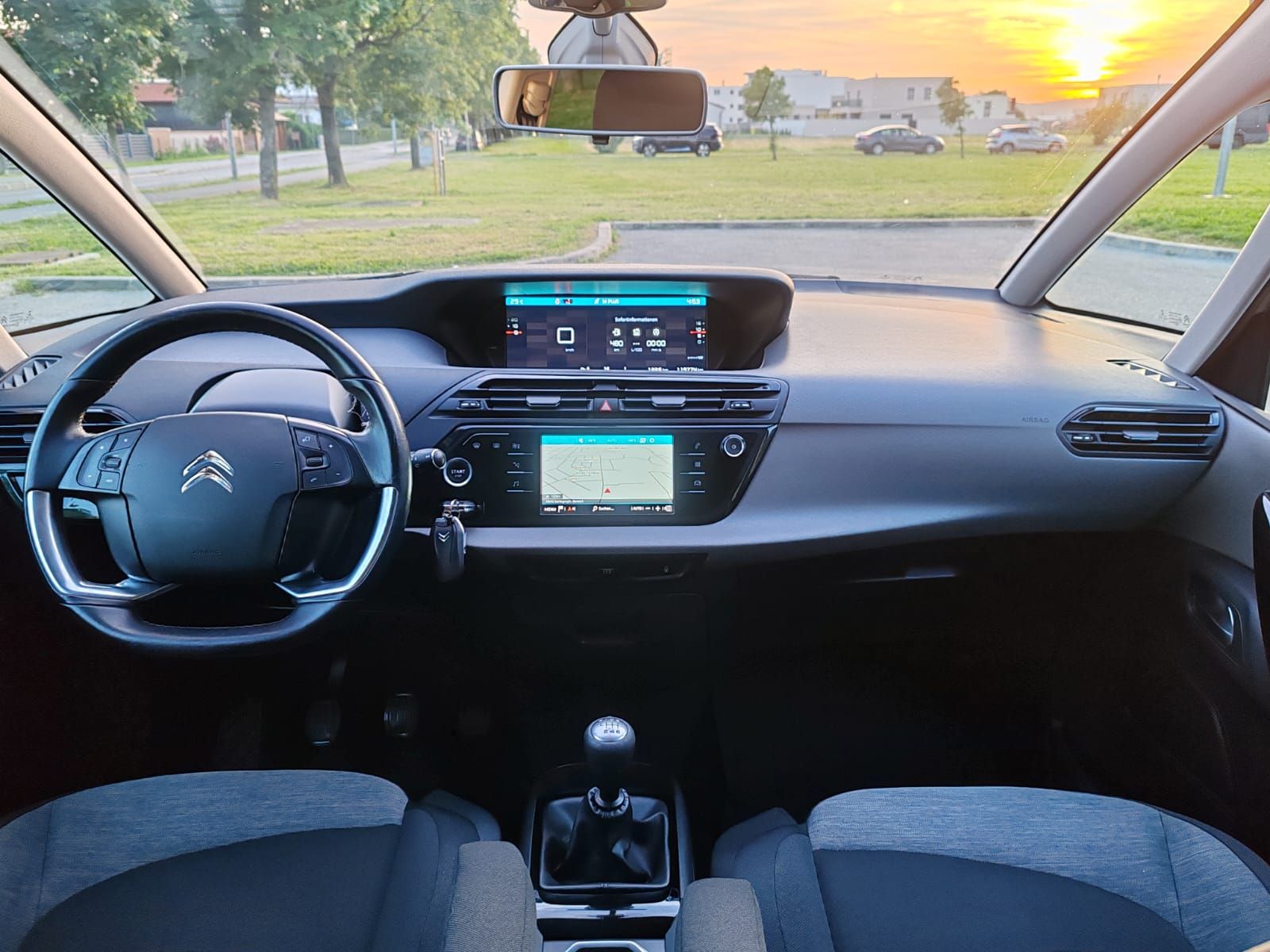 citroën c4 picasso 1,2 s&s seduction ,2016 g. 119000 km. - slika 17