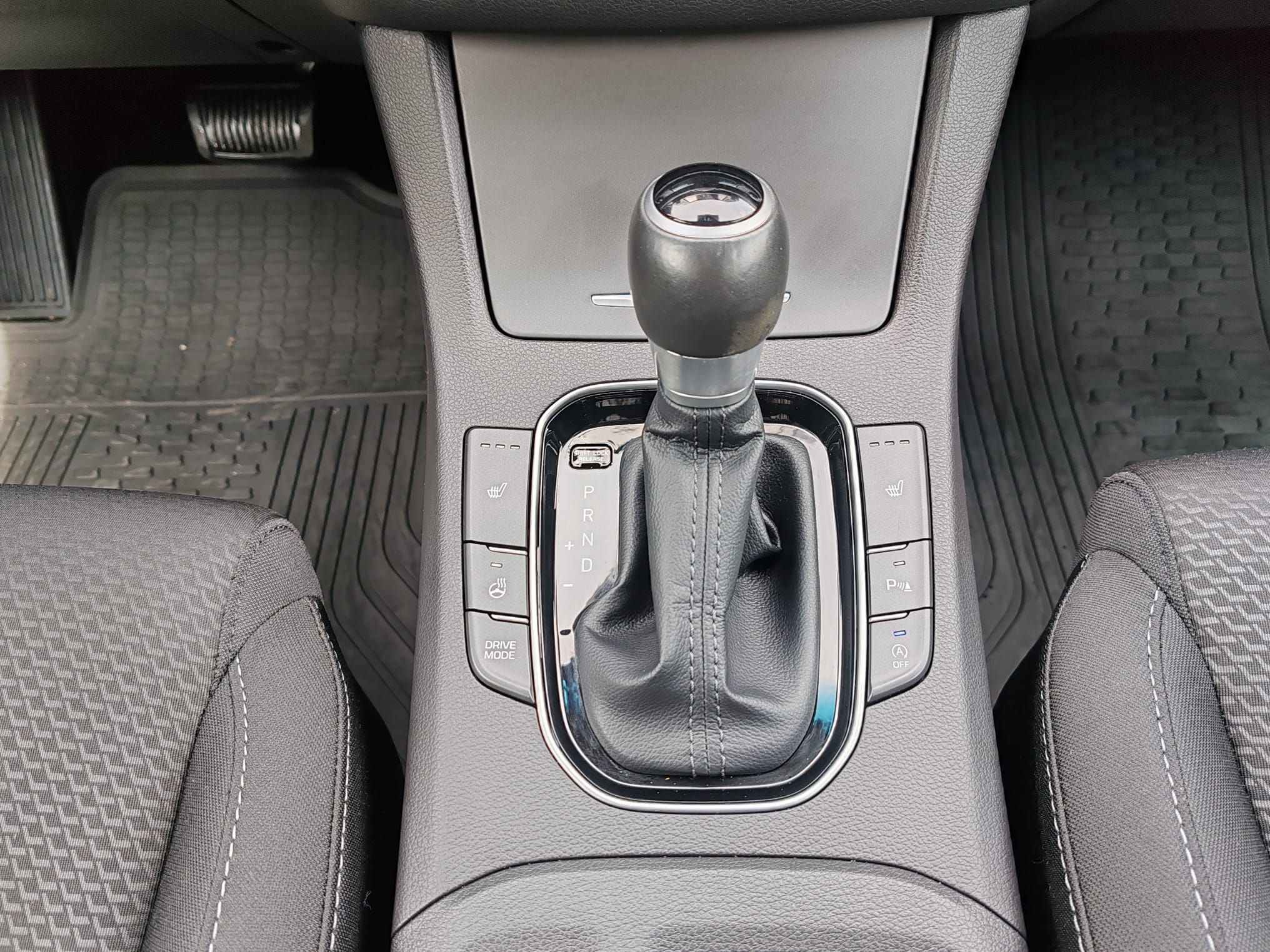 hyundai i30 1.6 crdi automatik, 67000 km . 2018 g - slika 14
