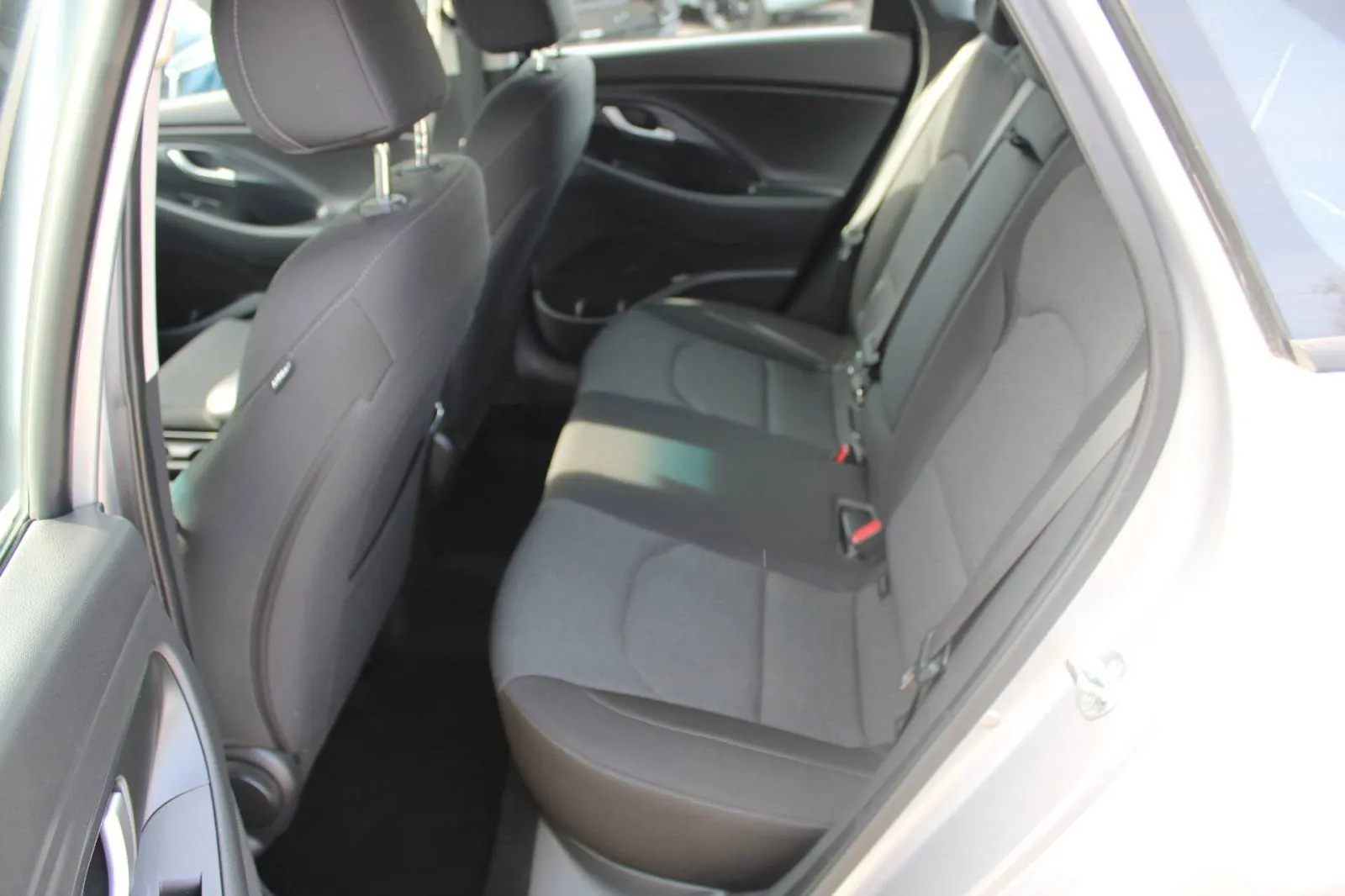 hyundai i30 1.6 crdi automatik *led, navigacija, kamera* - slika 17