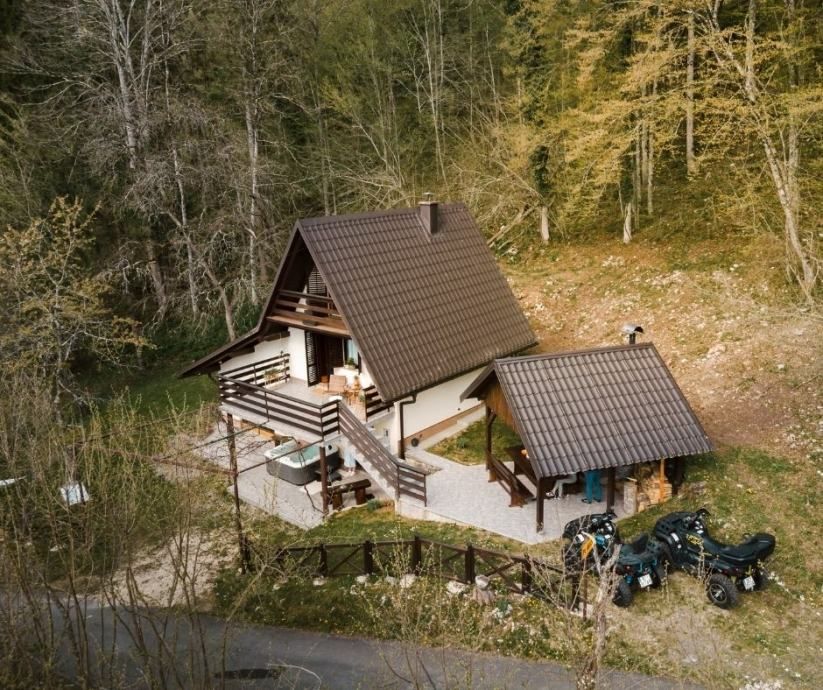 gorski kotar, vikendica okružena šumom - slika 5