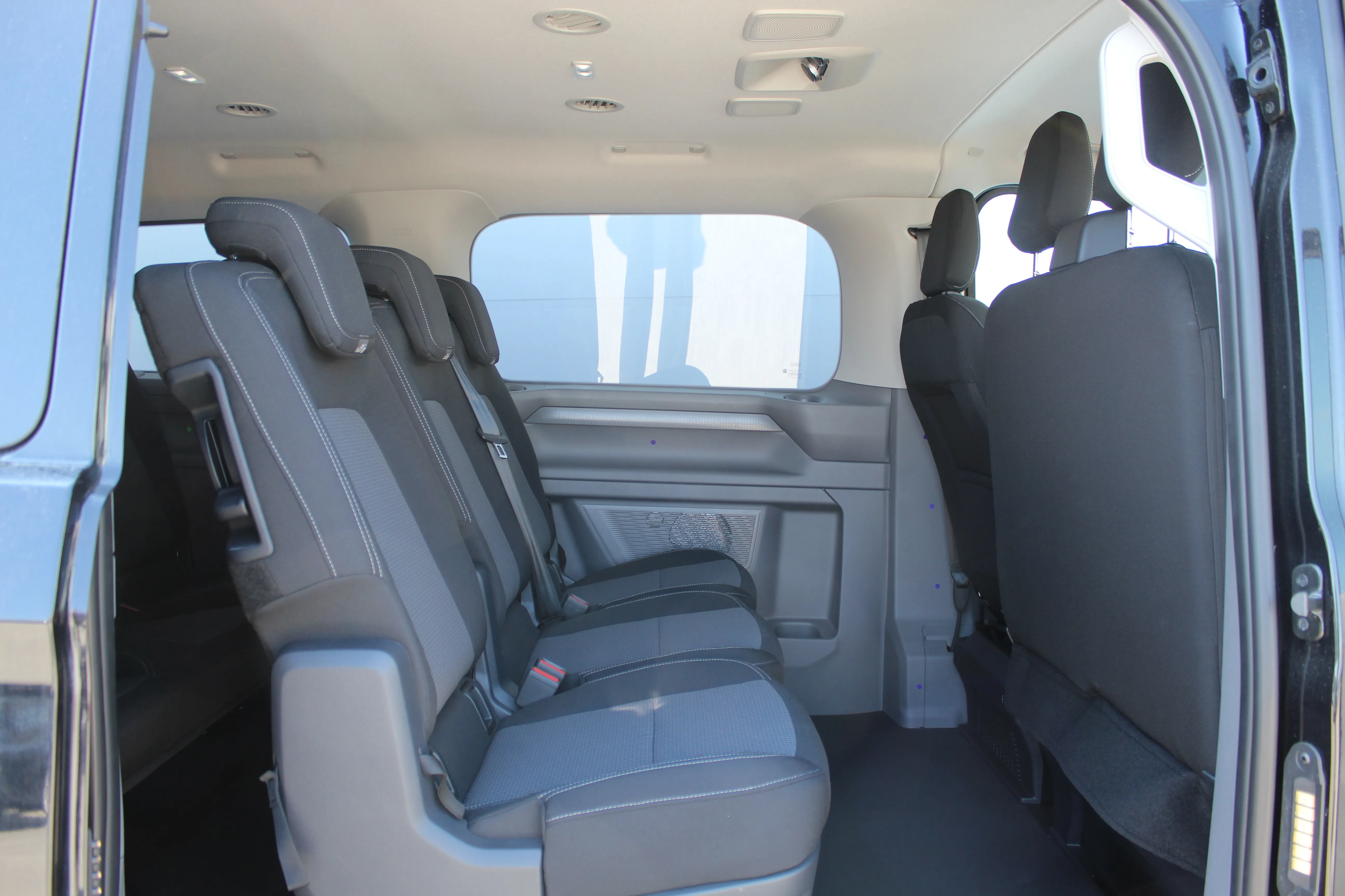 13206 vw caravelle l2 2.0 tdi - slika 11