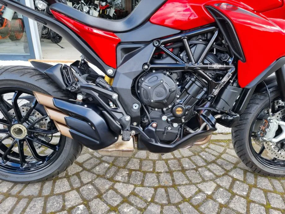 mv agusta turismo veloce rosso abs tcs, s garancijom, 2023 god. - slika 9