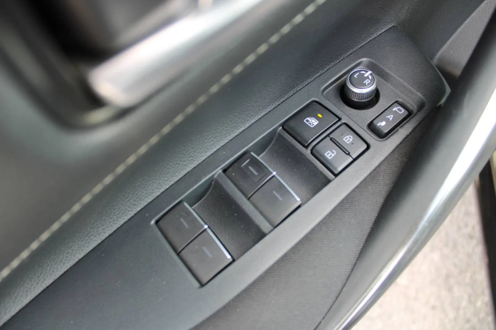 toyota corolla karavan 2.0 hybrid automatik n1 - teretno, 2021 god. - slika 14