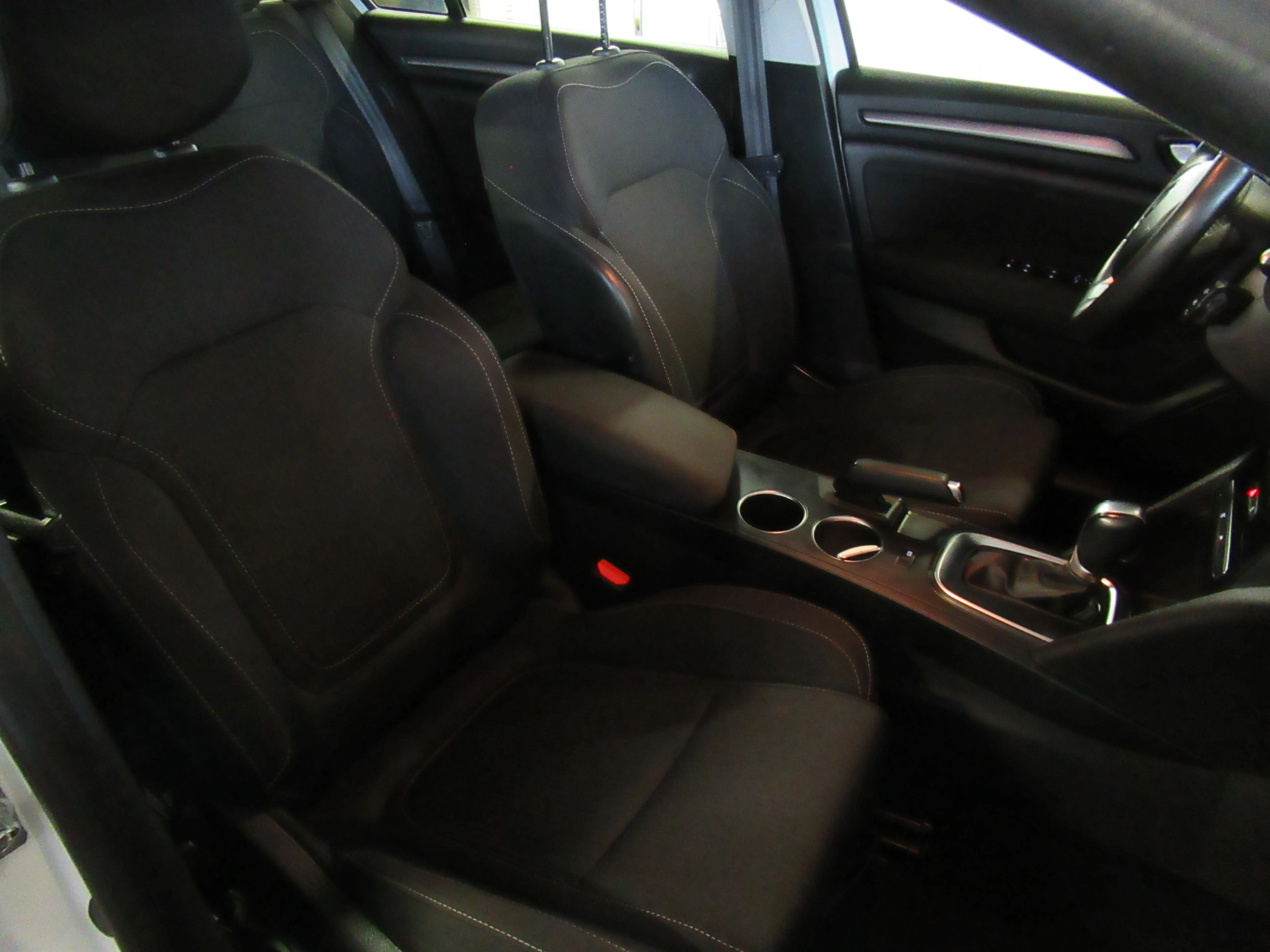 renault megane grandtour zen tce 140 edc. full led. navi. - slika 8