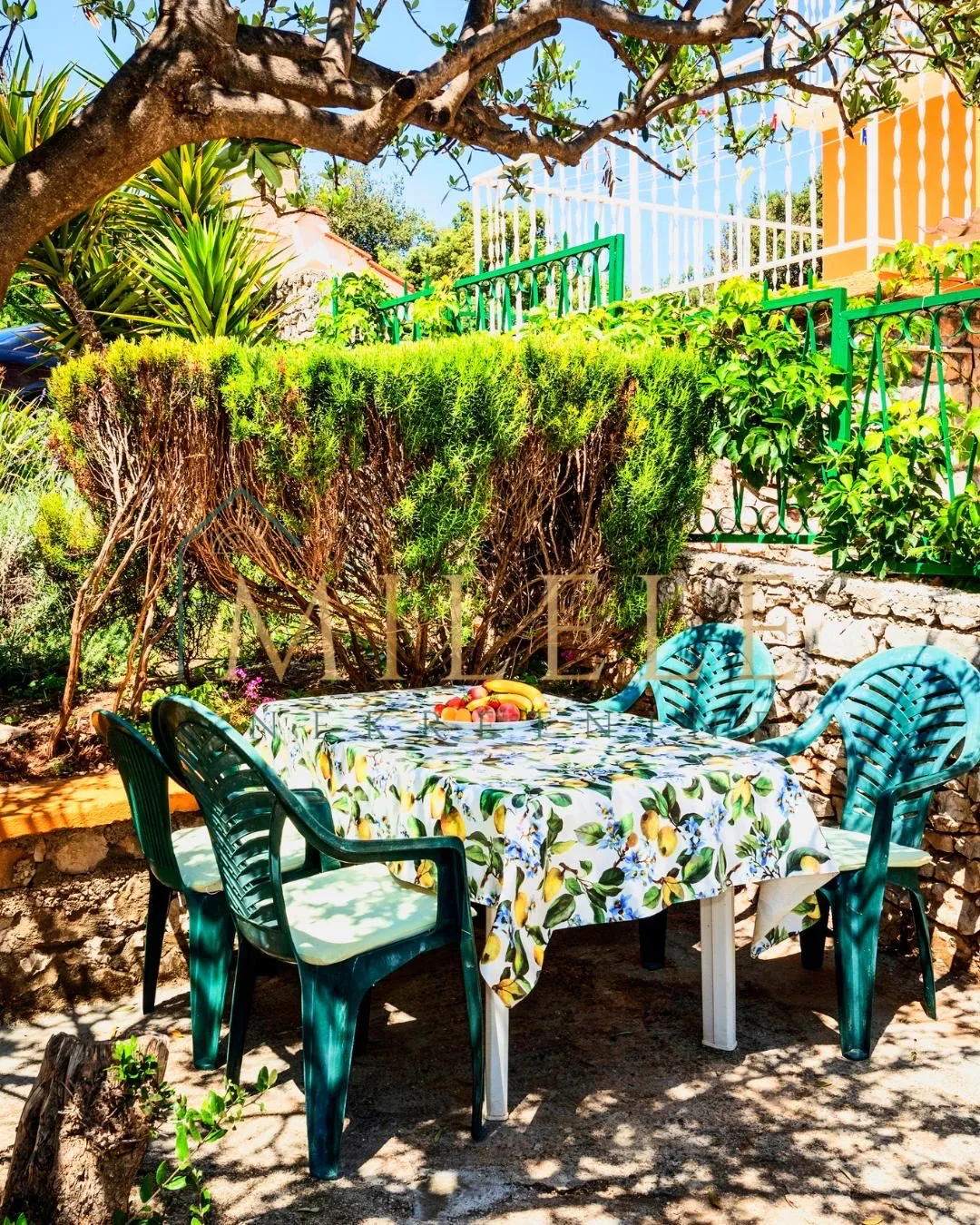 kuća sa 3 apartmana rogoznica - slika 12