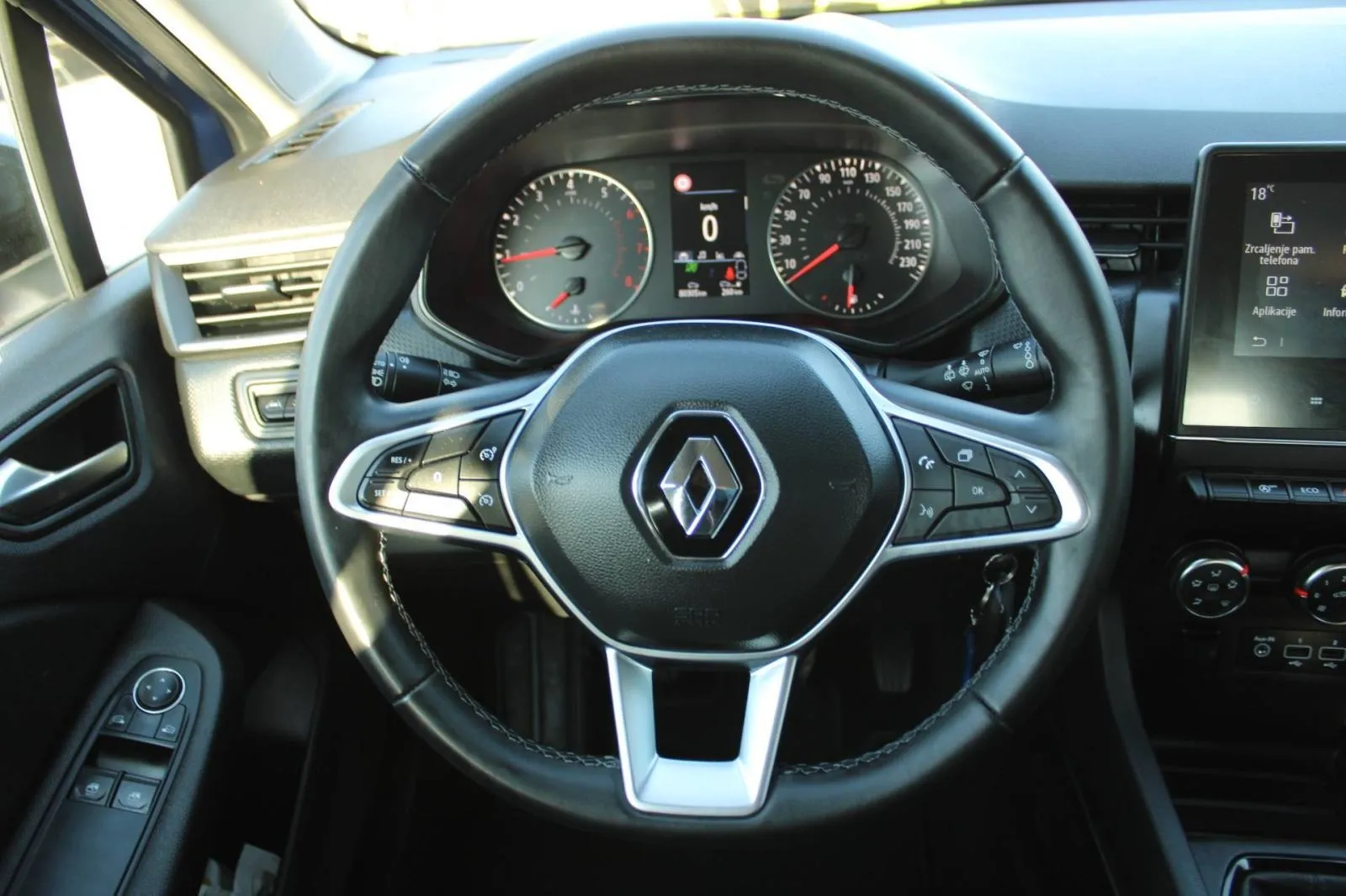 renault clio 1.0 tce equilibre - slika 14