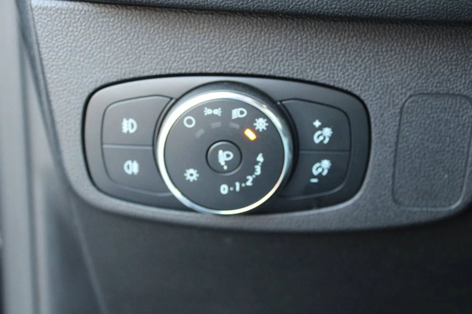 ford focus karavan 1.5 tdci *navigacija* - slika 21