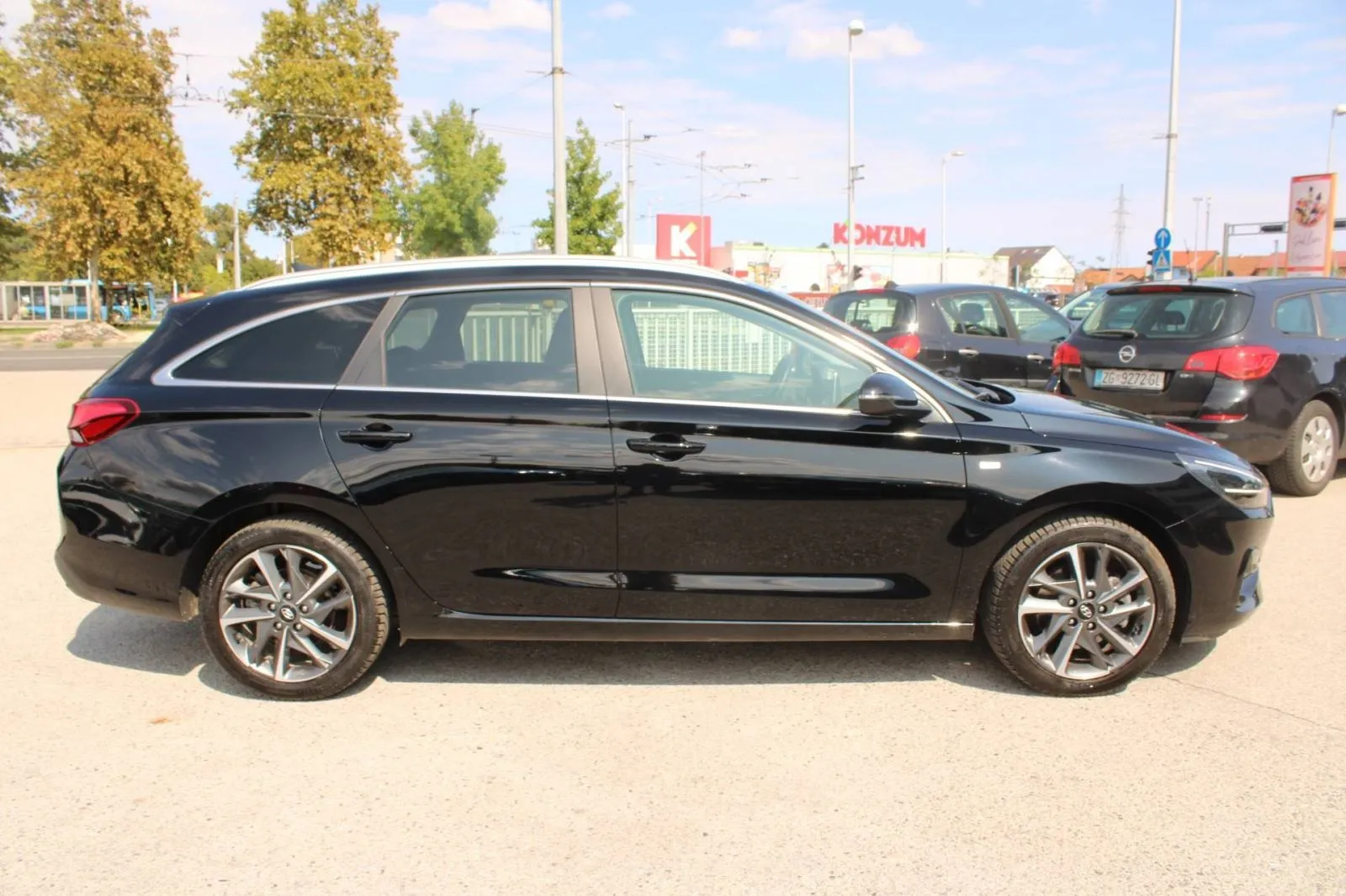 hyundai i30 karavan 1.0 t-gdi automatik *navigacija,kamera* - slika 4